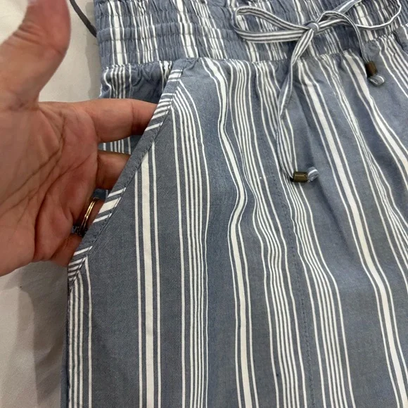 💥PRICE⬇️ 
ABERCROMBIE & FITCH • Blue & White Stripe Wide leg Pants • sz Small - Picture 4 of 11